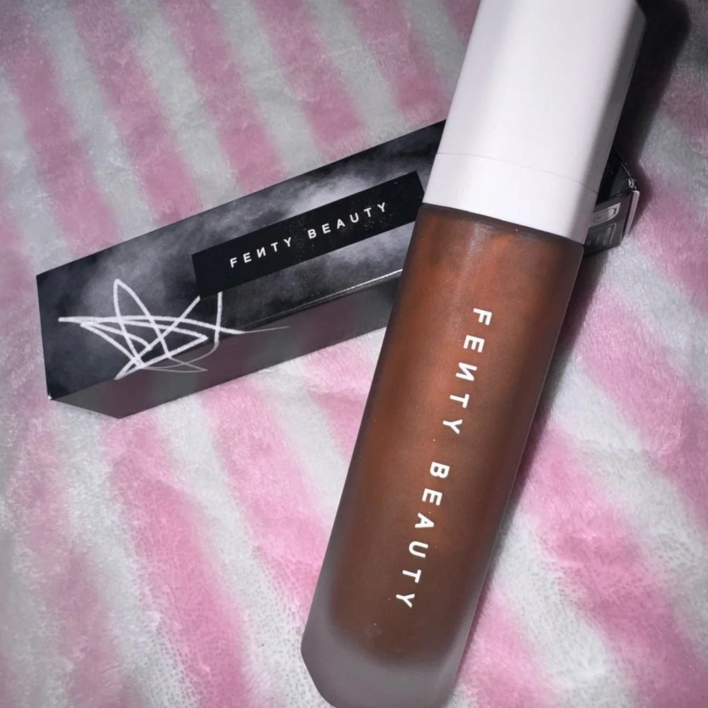 Fenty Beauty Soft’Lit Naturally Luminous Hydrating Longwear Foundation Shade 490
